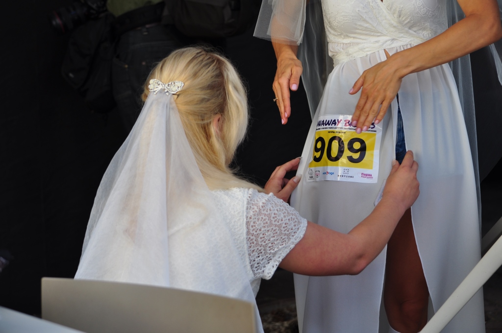 В Ужгороді вперше відбувся забіг наречених (ФОТО)