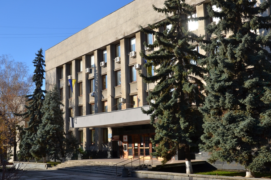 Розпорядженням міського голови - в Ужгородській міськраді запроваджують пропускний режим (ДОКУМЕНТ)
