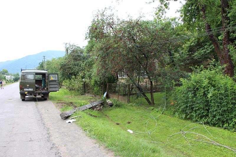 Аварія в Кострино на Великоберезнянщині лишила півсела без електрики (ФОТО)