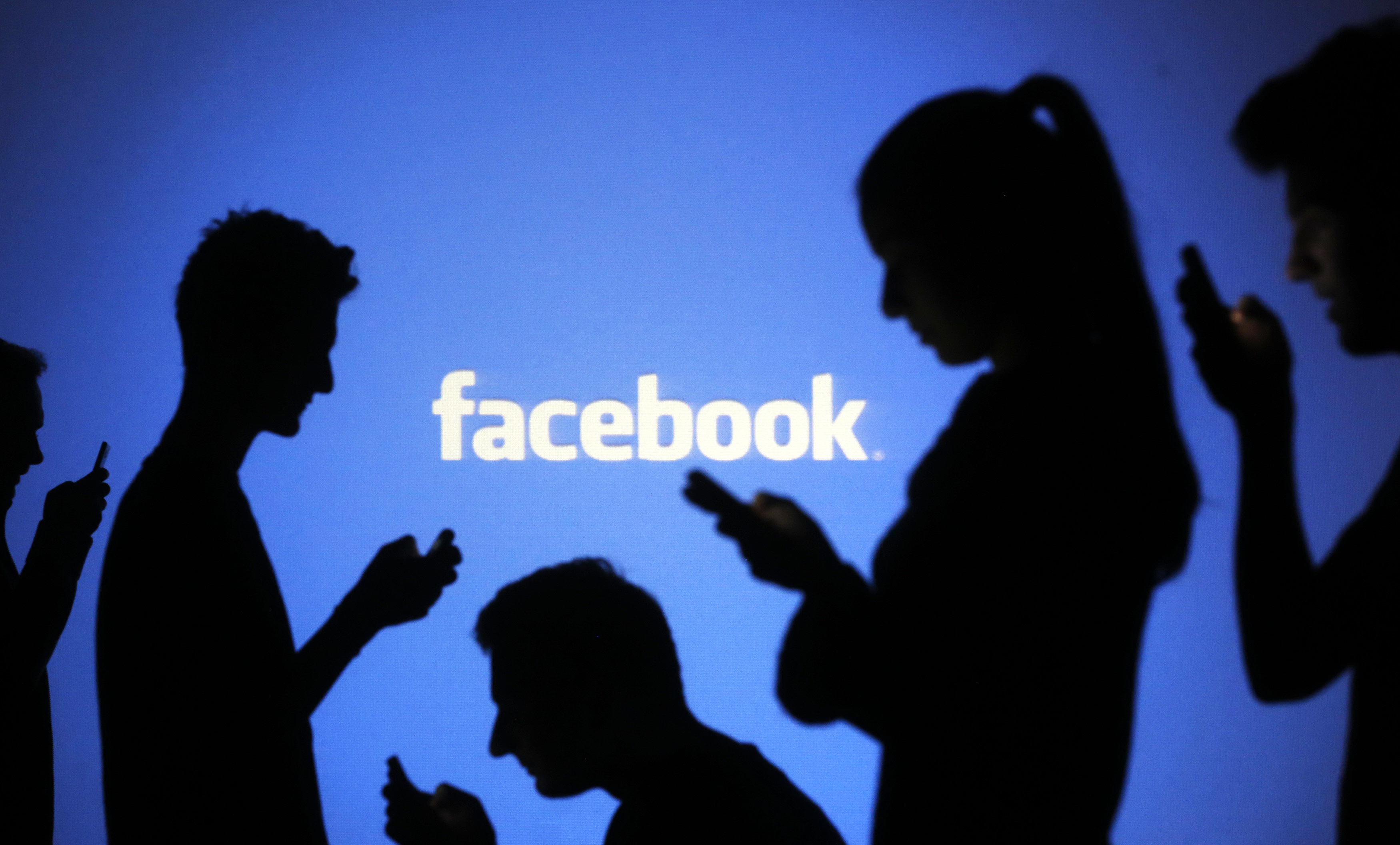Фейсбук планує підслуховувати своїх користувачів!?