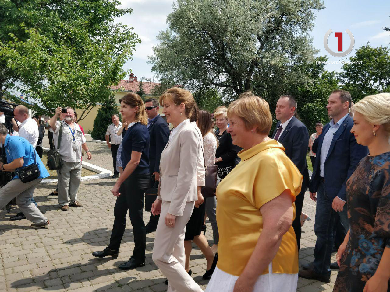 Перші леді України та Угорщини відвідали реабілітаційний центр в селі Ратівці на Ужгородщині (ФОТО)