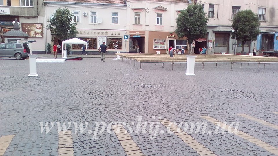 У Мукачеві перекрили частину міста (ФОТО)