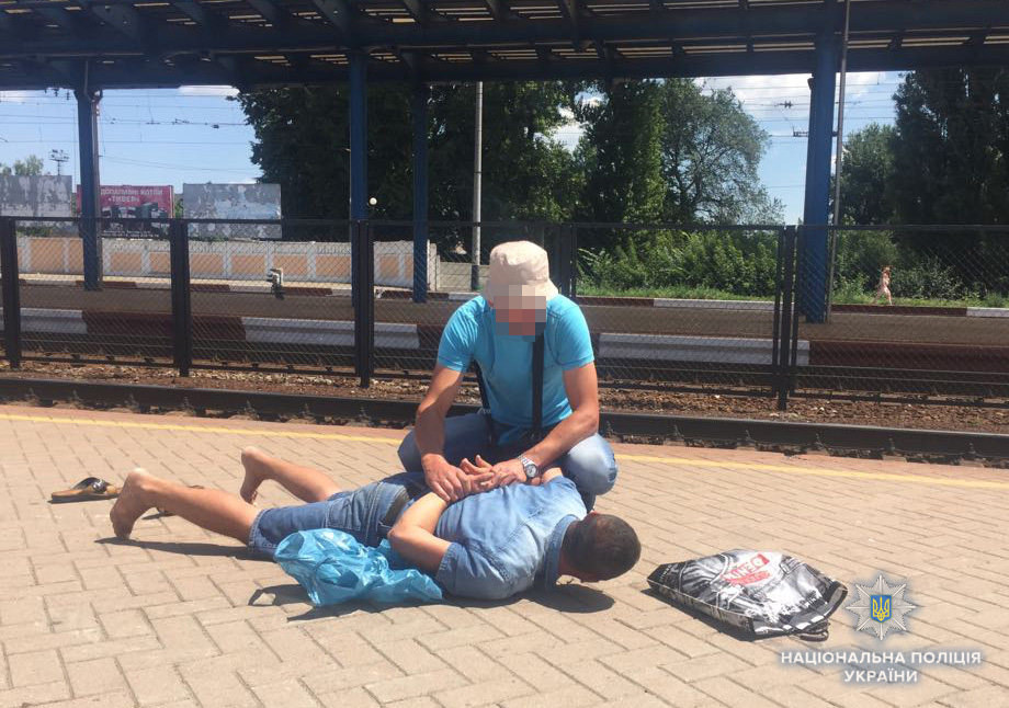 Закарпатський наркоман обікрав дівчину на залізничному вокзалі Вінниці (ФОТО)