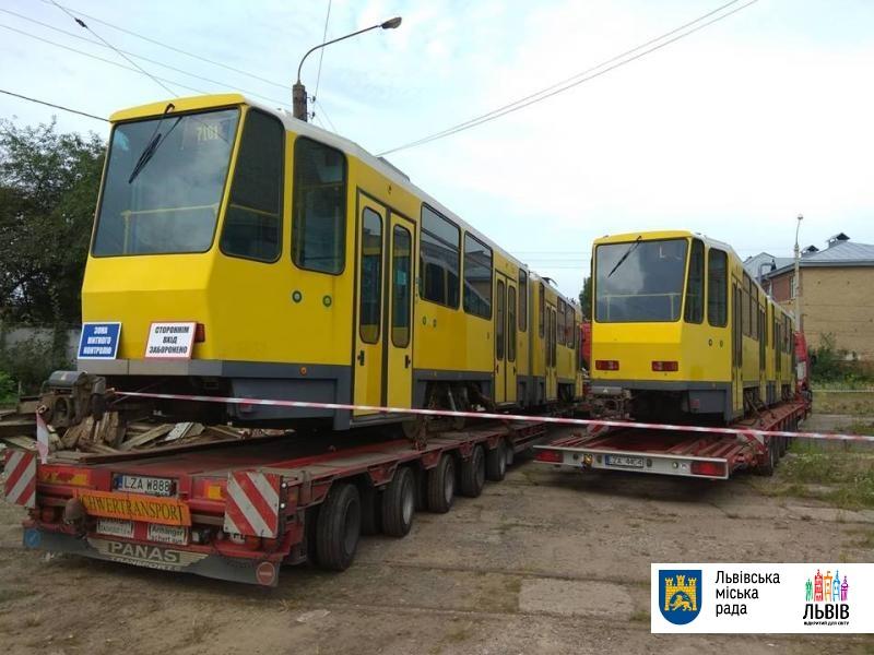 До Львова завезли старі трамваї по 800 тисяч євро за одиницю (ФОТО)