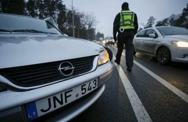 Євробляхери обурені невключенням до порядку Ради закону про авто на єврономерах