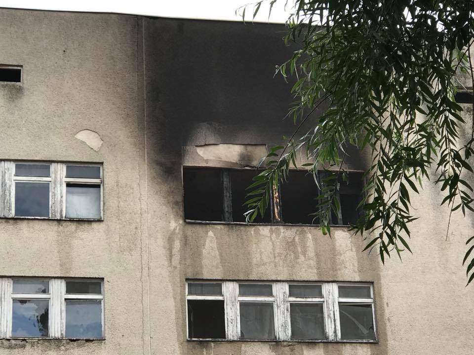 В колишньому ужгородському пологовому будинку пожежа ліквідована (ФОТО)