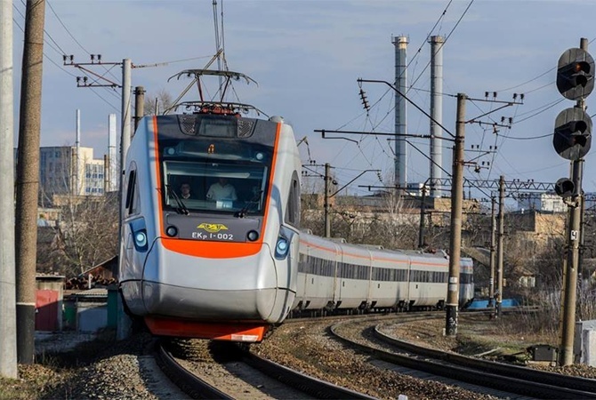 У Мукачеві розпочалася підготовка колії до курсування міжнародного потяга «Мукачево—Будапешт»
