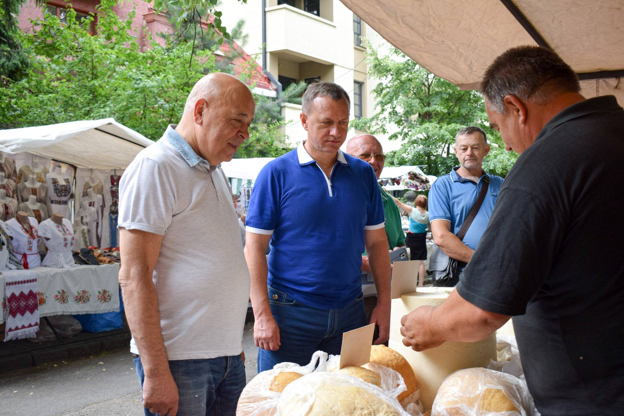 В Ужгороді підприємці яскраво похизувались своїми арсеналами (ФОТО)