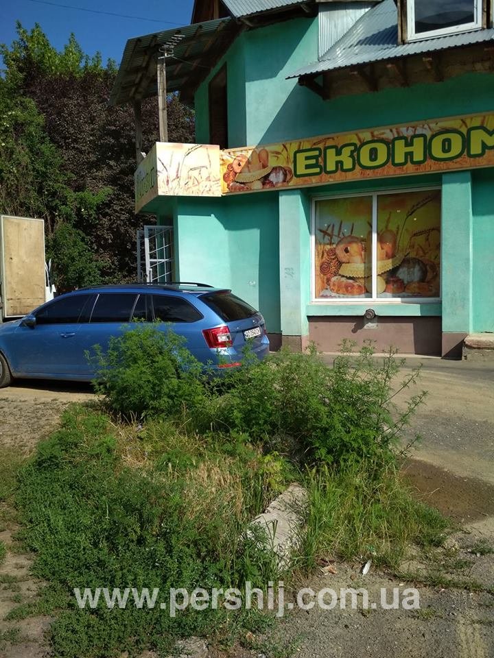 У мікрорайоні Пентагон в Мукачеві обікрали продуктовий магазин (ФОТО)