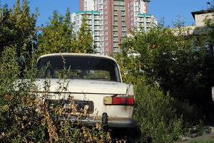 Країна непереможеного автохлама: чому в Україні не можуть впоратися з кинутими машинами?
