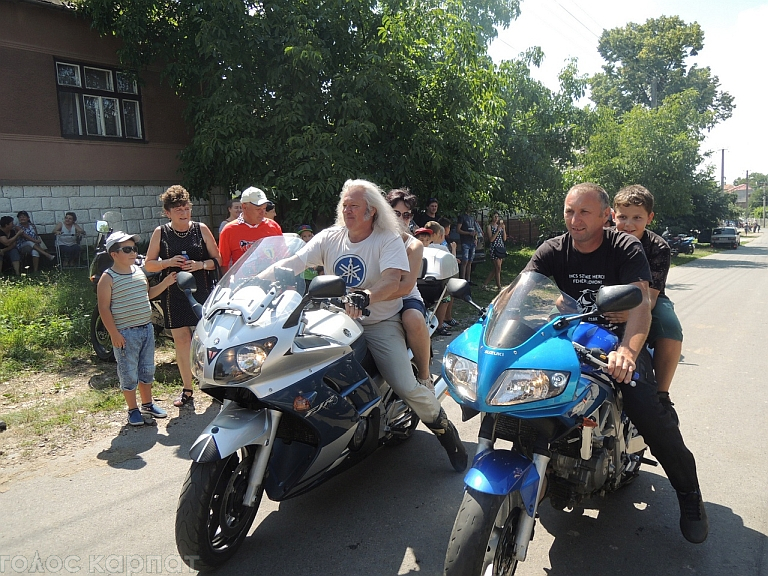 На Берегівщині пройшла міжнародна зустріч байкерів: наймолодшому мотоциклісту – 8 років (ФОТО)