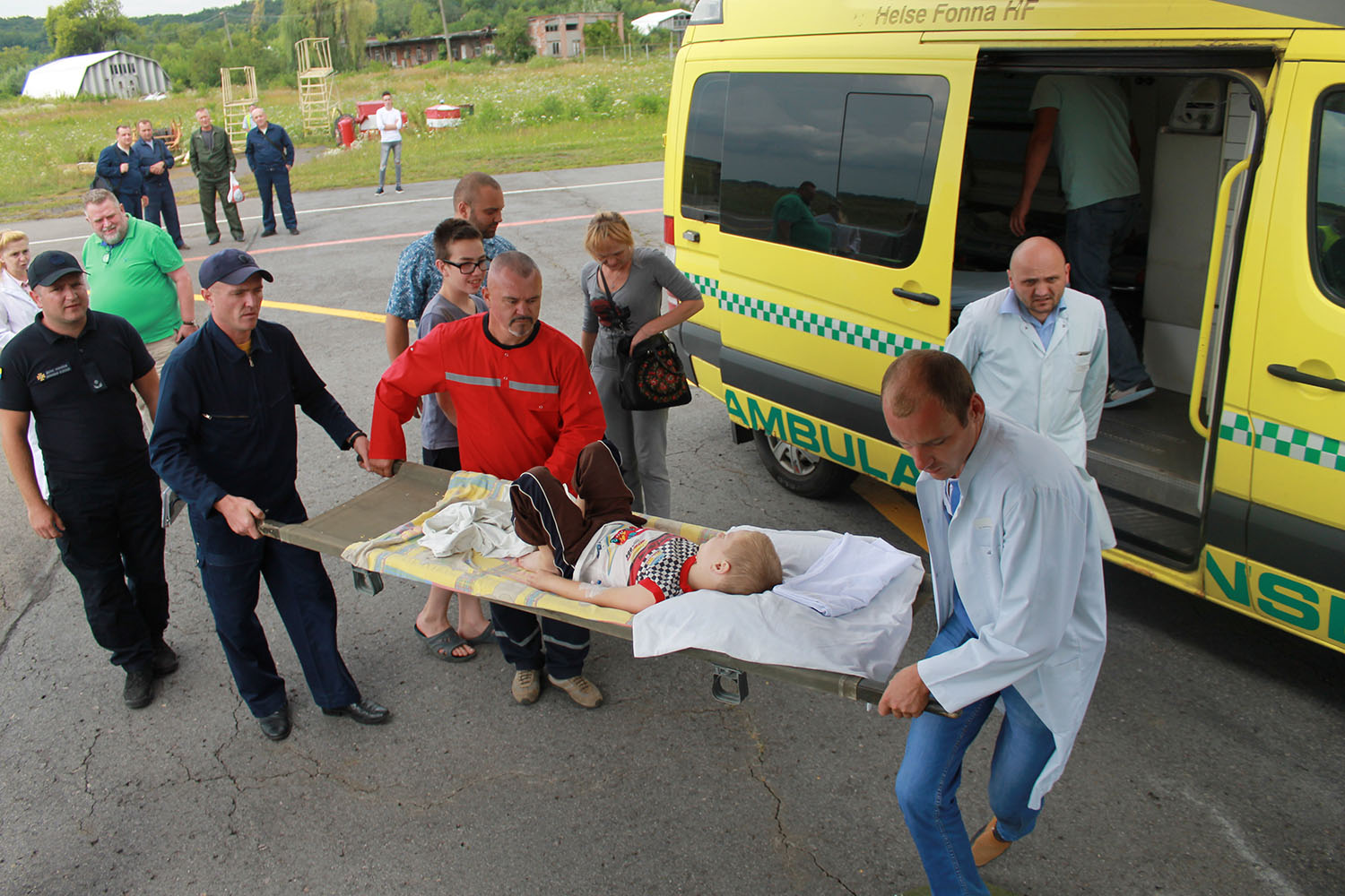 Літак ДСНС транспортував важкохвору дитину з Ужгорода до клініки «Охмадтид» міста Київ (ФОТО)