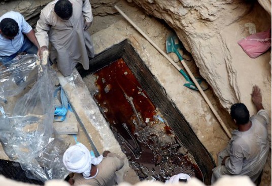 Розкритий «проклятий» чорний саркофаг, побачене вразило археологів: фото з місця розкопок