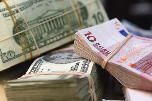 Курс валют 26 липня: гривня продовжує падати, долар і євро – ростуть