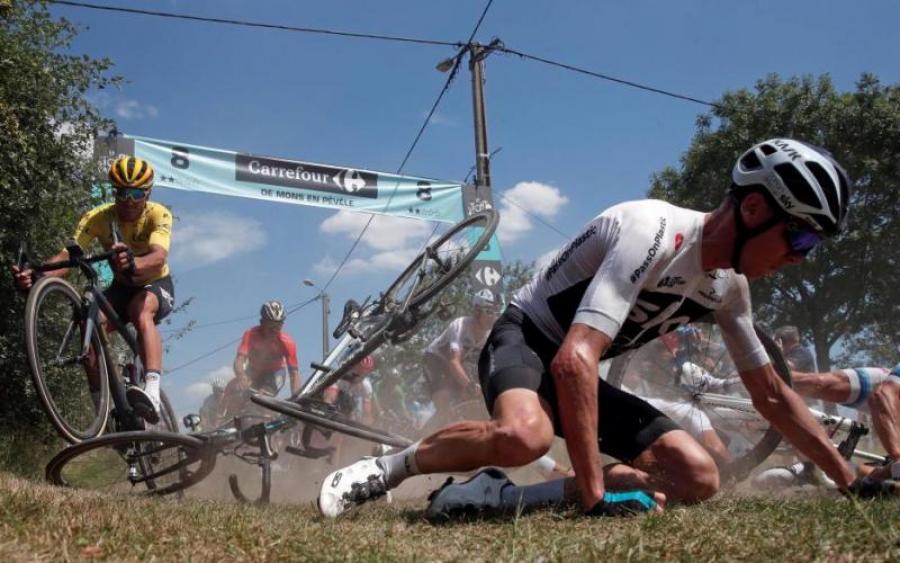 На Тур де Франс сталося масове падіння велогонщиків (ВІДЕО)