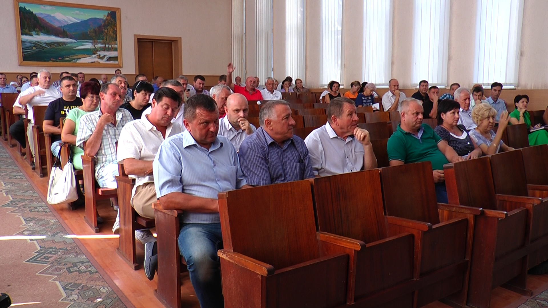 На сесії Мукачівської районної ради виділили кошти двом кольчинським сім`ям, що втратили житло внаслідок зсуву (ВІДЕО)