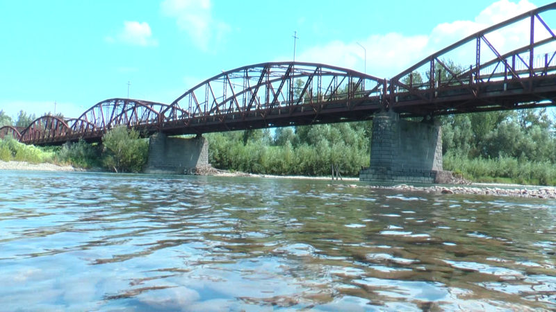 У Вишкові понад столітній міст руйнується на очах (ВІДЕО)