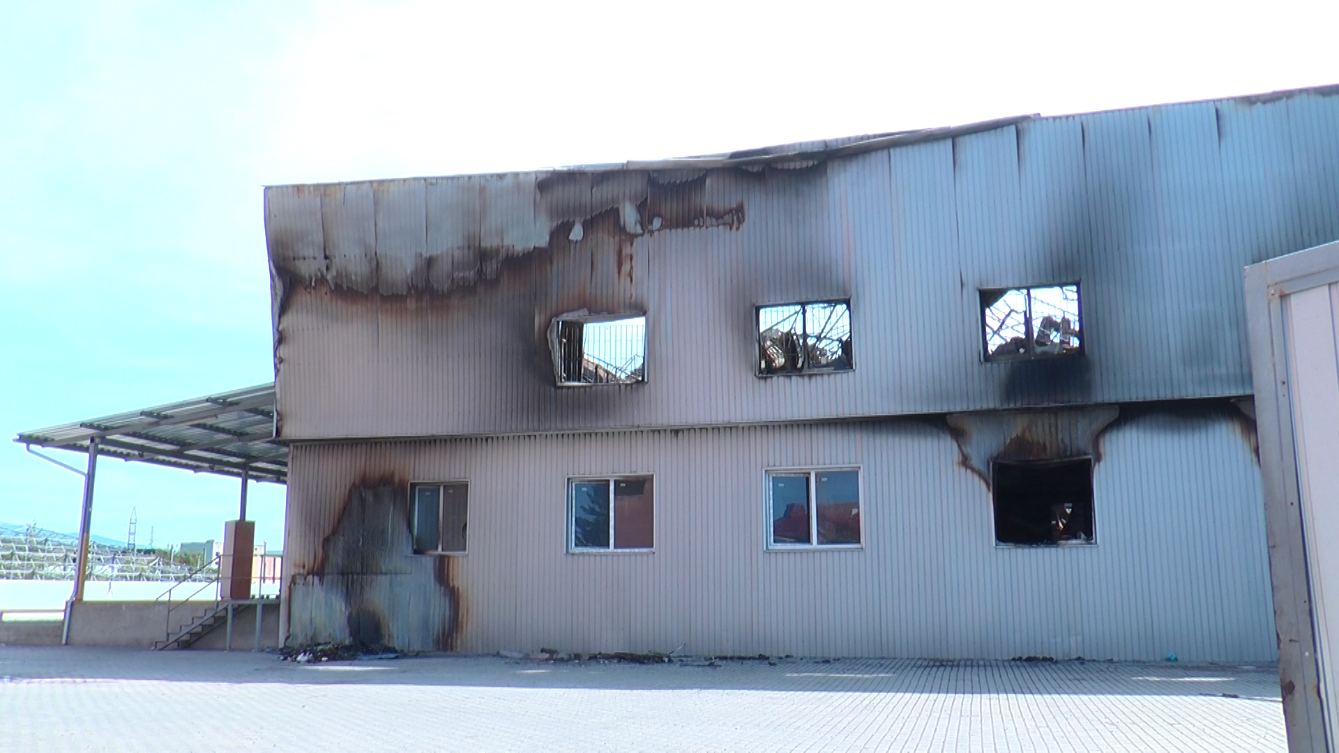 Спеціальна комісія розпочала вивчення причин виникнення пожежі у будинку "Нової Пошти" (ВІДЕО)