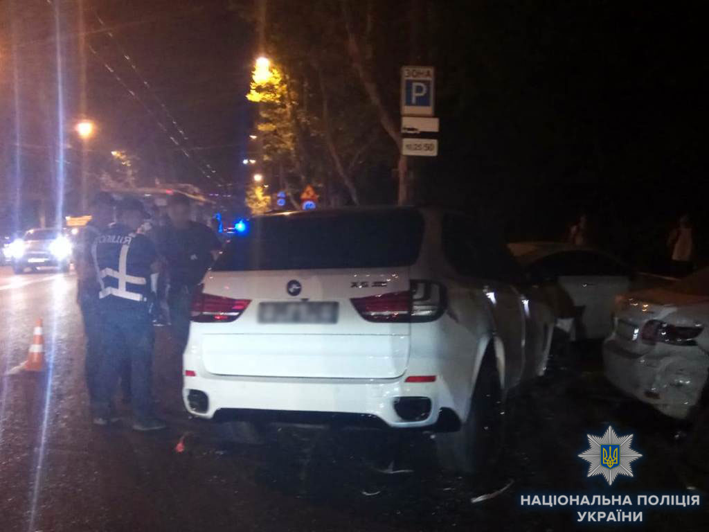 В Одесі зіткнулося п’ять автомобілів, є постраждалі (фото, відео)