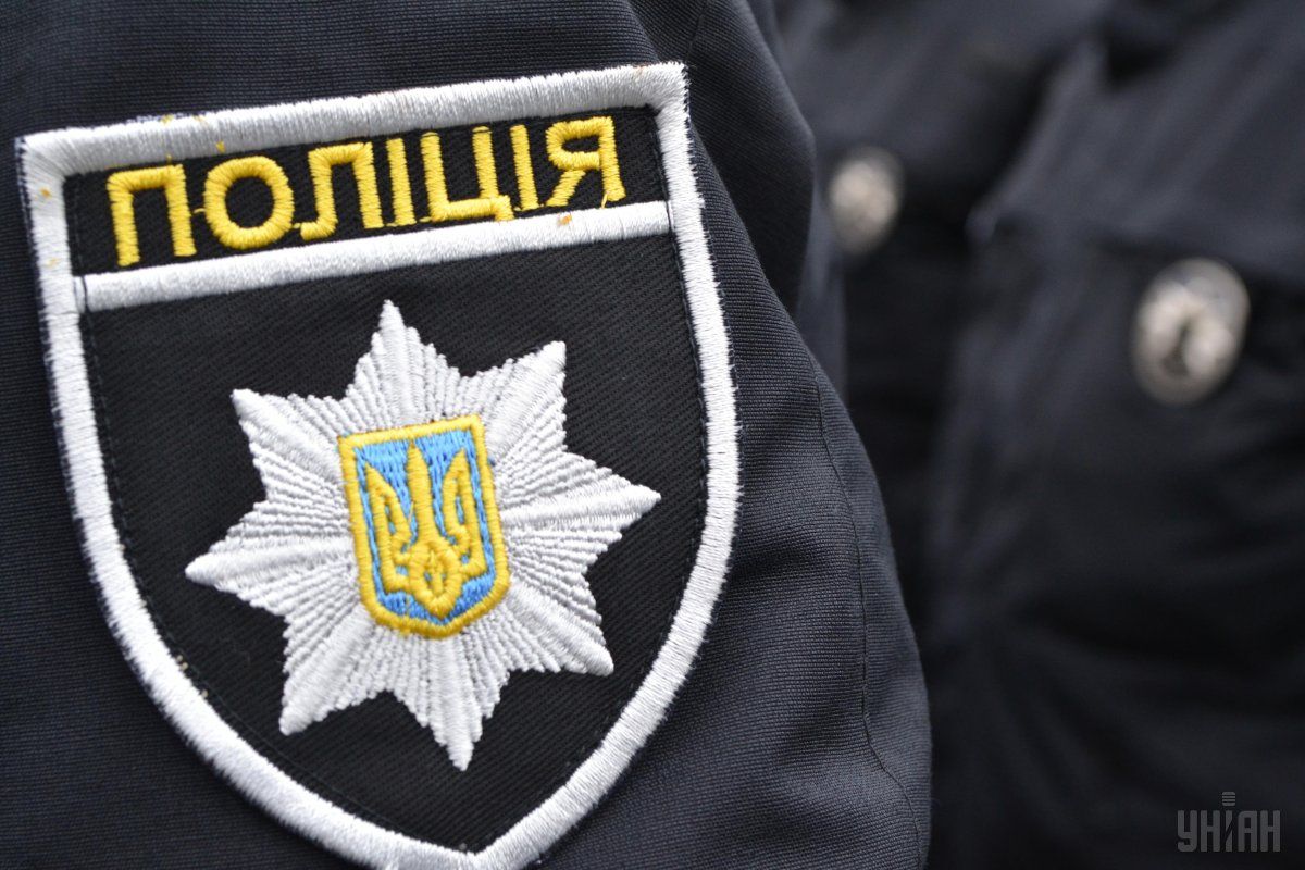 У Києві на дитячому майданчику побили поліцейського