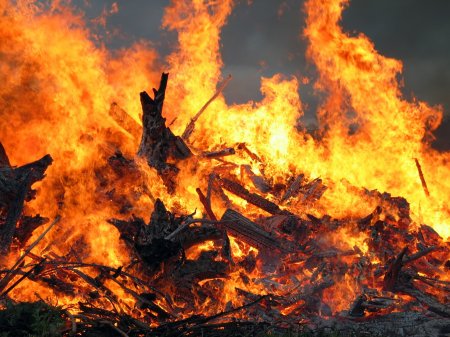 Трагедія в Перечині: на власному подвір’ї заживо згоріла літня жінка
