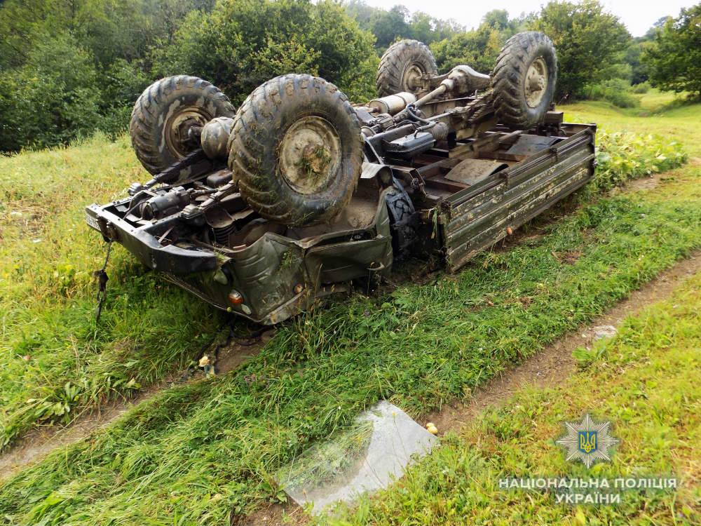 На Міжгірщині в ДТП загинув водій вантажівки (ФОТО)