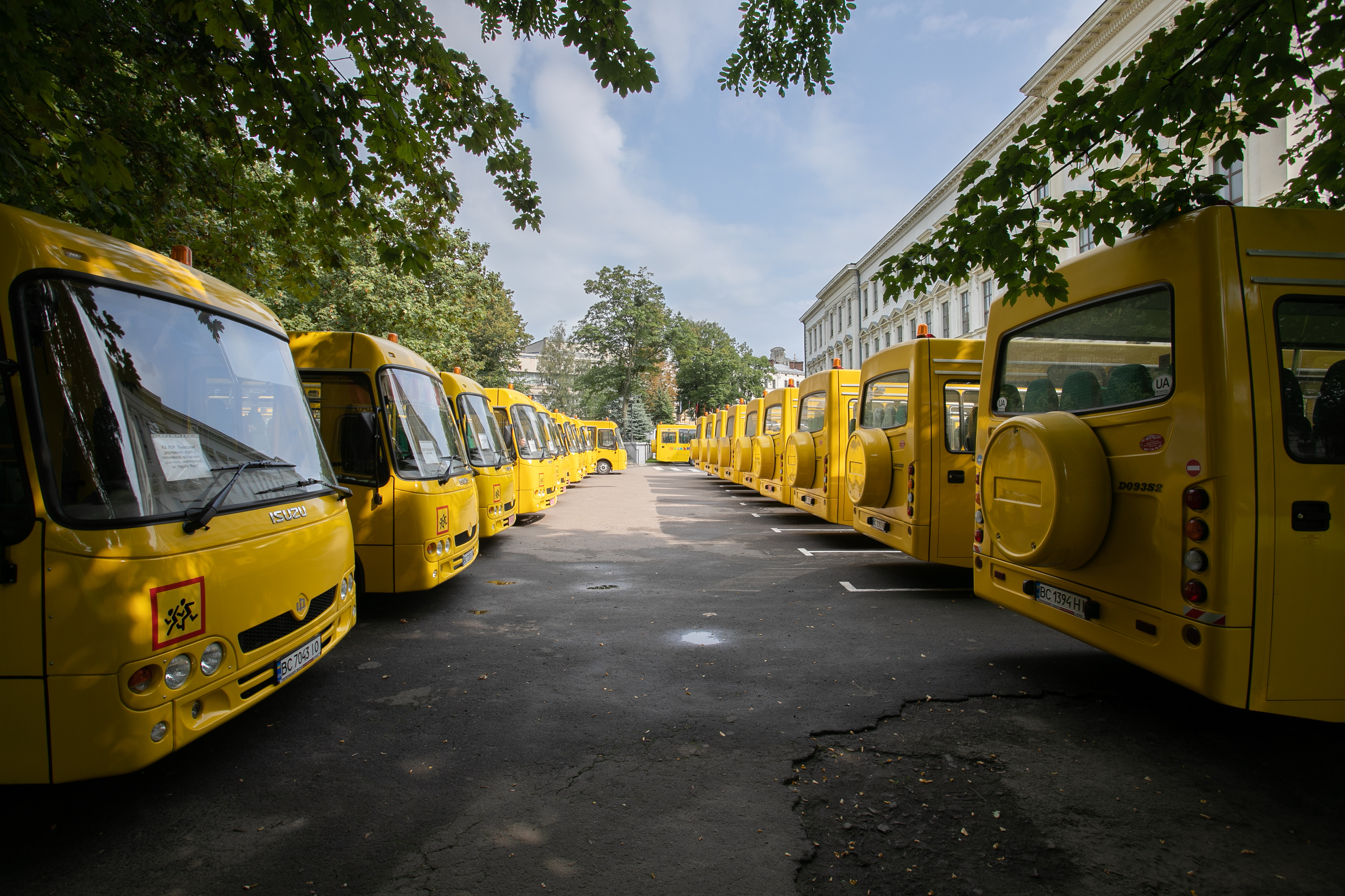 Субвенцію на автобуси для опорних шкіл повністю використали в Закарпатті
