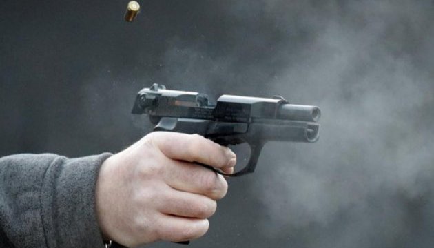 Чоловіка, що вистрілив в опонента в готелі в Хусті з пістолета, затримали