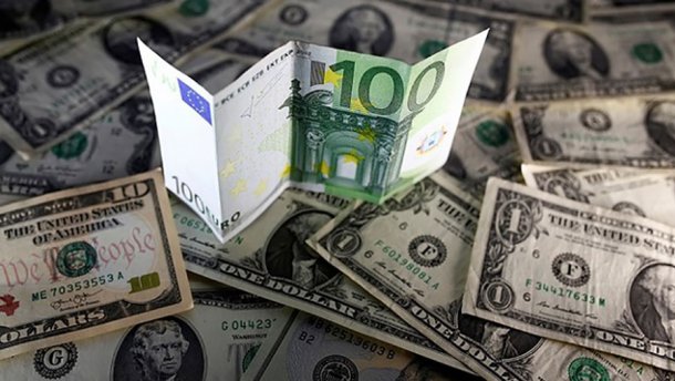 Курс валют 29 серпня: гривня обвалилася щодо євро та долара на готівковому ринку