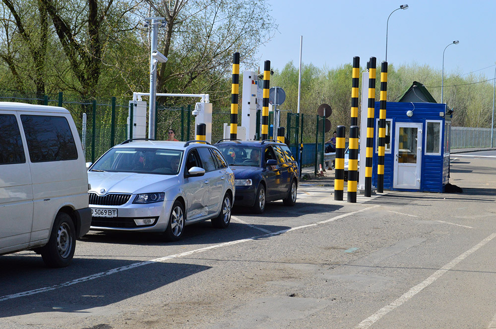 Прикордонники Закарпаття попереджають про можливе ускладнення руху на кордонах з Угорщиною