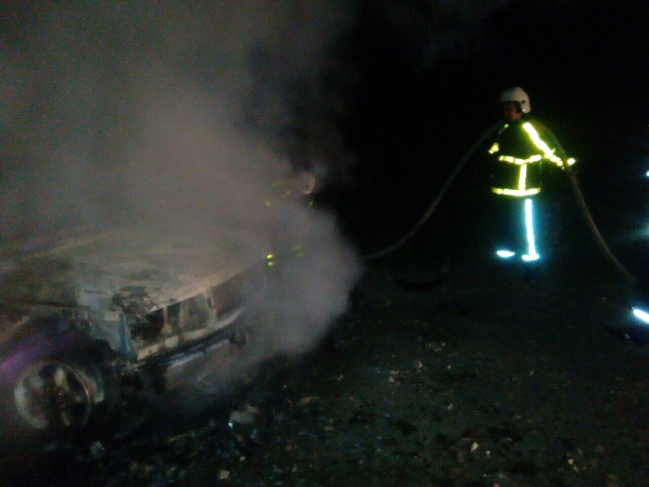 У Хустському районі пожежа знищила Range Rover (ФОТО)