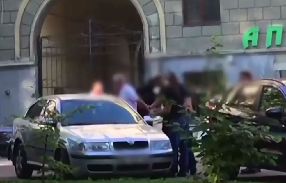 Капітан поліції на вокзалі у Львові "кришував" крадіїв із Закарпаття (ВІДЕО)
