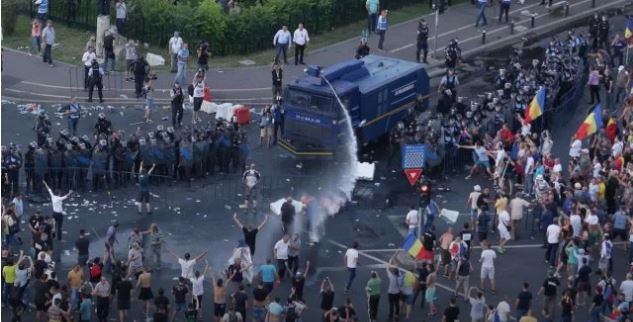 Антикорупційні мітинги в сусідній Румунії: під час силовогу розгону постраждали майже 500 людей (ВІДЕО)