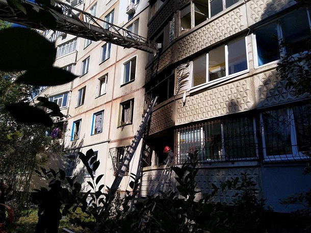 Вибух газу в багатоповерхівці Харкова: загорілися квартири, вибиті вікна, (ФОТО, ВІДЕО)