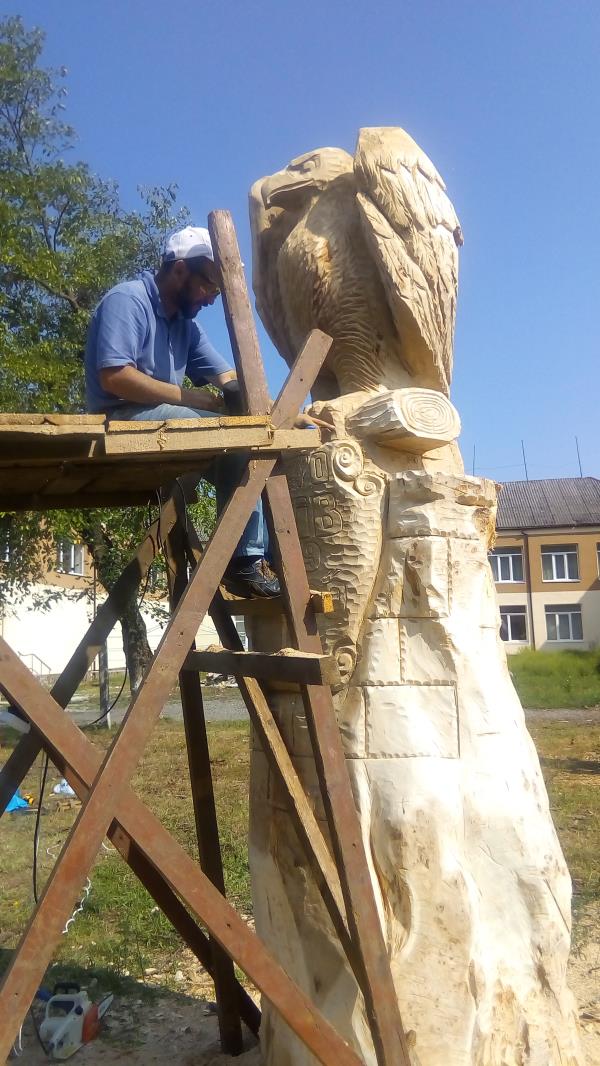Дерев’яні скульптури стануть прикрасою скверу в Тячеві (ФОТО)