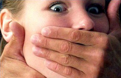 На Тячівщині троє чоловіків зґвалтували рахівчанку