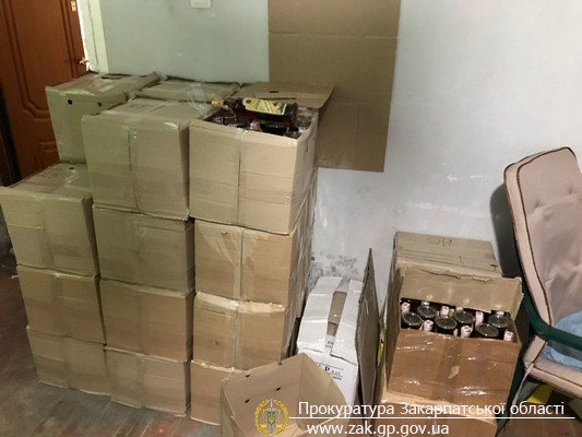 В будинку ужгородця виявлено підпільний цех з виробництва «сурогатного» коньяку (ФОТО)