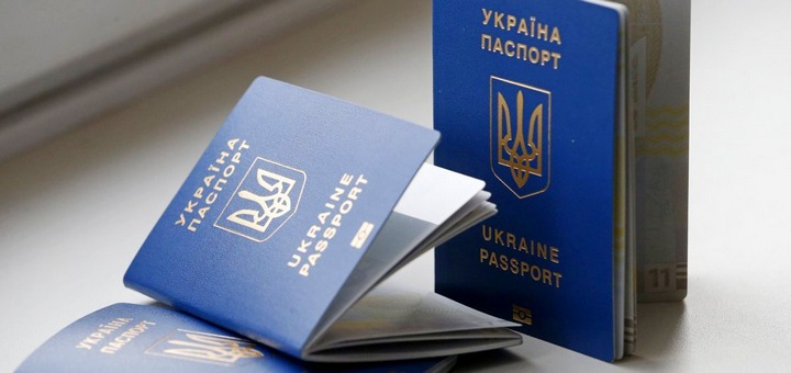 280 тисяч українців оформили, але не забрали закордонний паспорт