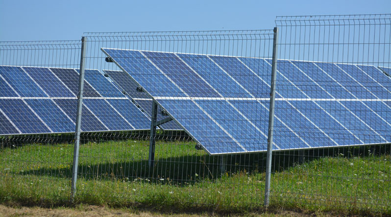 На Закарпатті активно встановлюють сонячні батареї