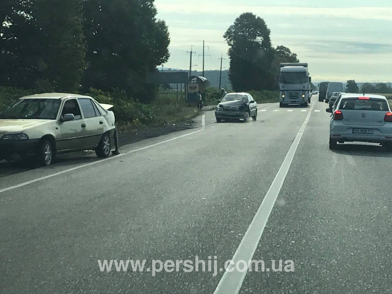На трасі «Київ-Чоп» автомобіль потрапив в ДТП (ФОТО)