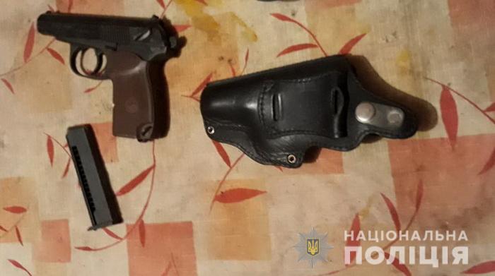 Мешканець Мукачівщини намагався продати вогнепальну зброю