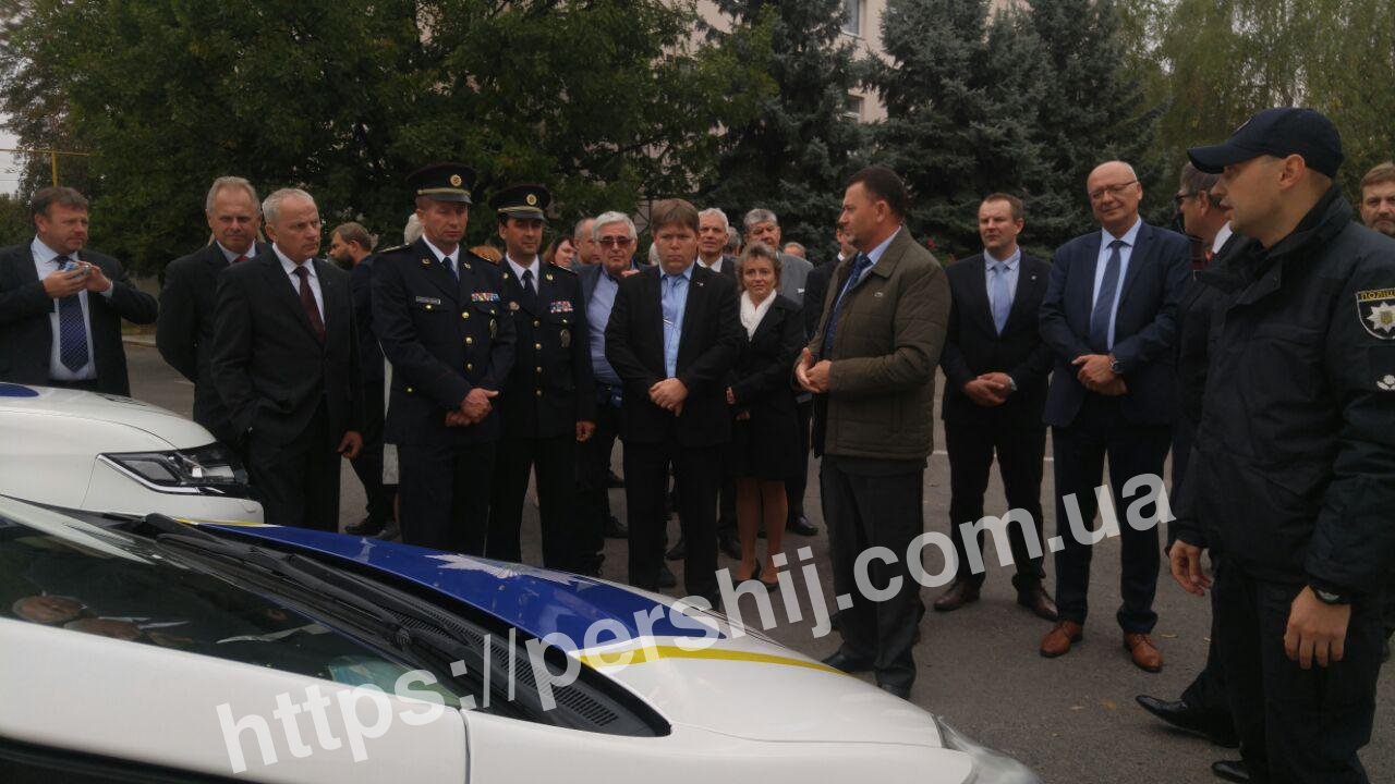 Закарпатські поліцейські зустріли посольство з Чехії (фото)