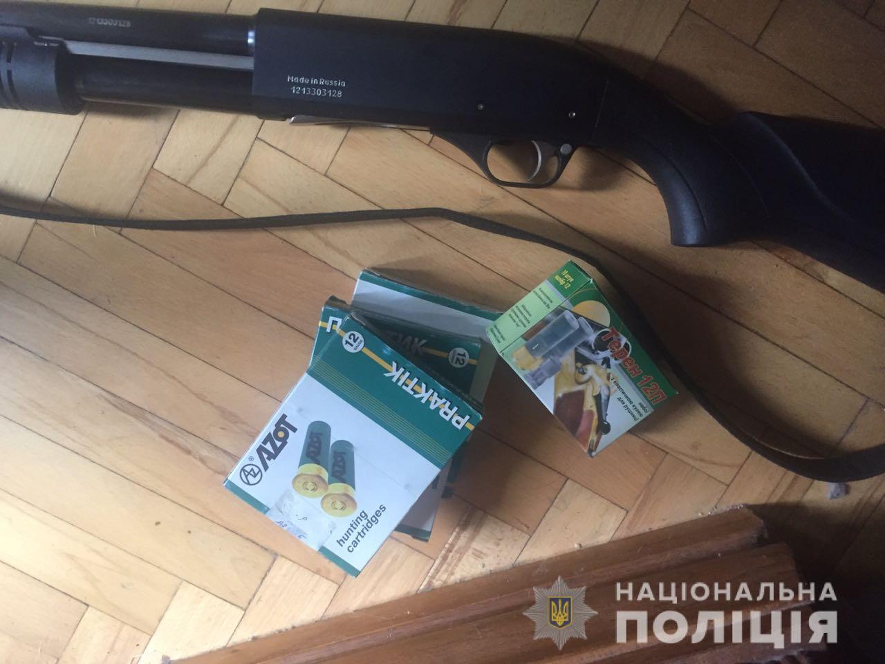 В Києві жінка похилого віку стріляла в 20-річну дівчину