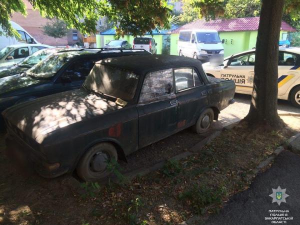 В Ужгороді власник авто «знайшов» сплячого злодія у свої автівці