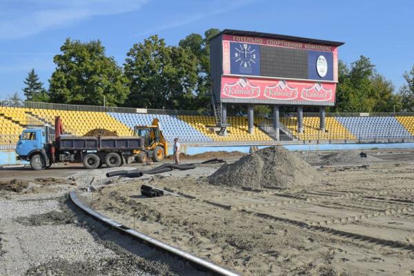 На стадіоні «Авангард» в Ужгороді триває реконструкція легкоатлетичного ядра спорткомплексу