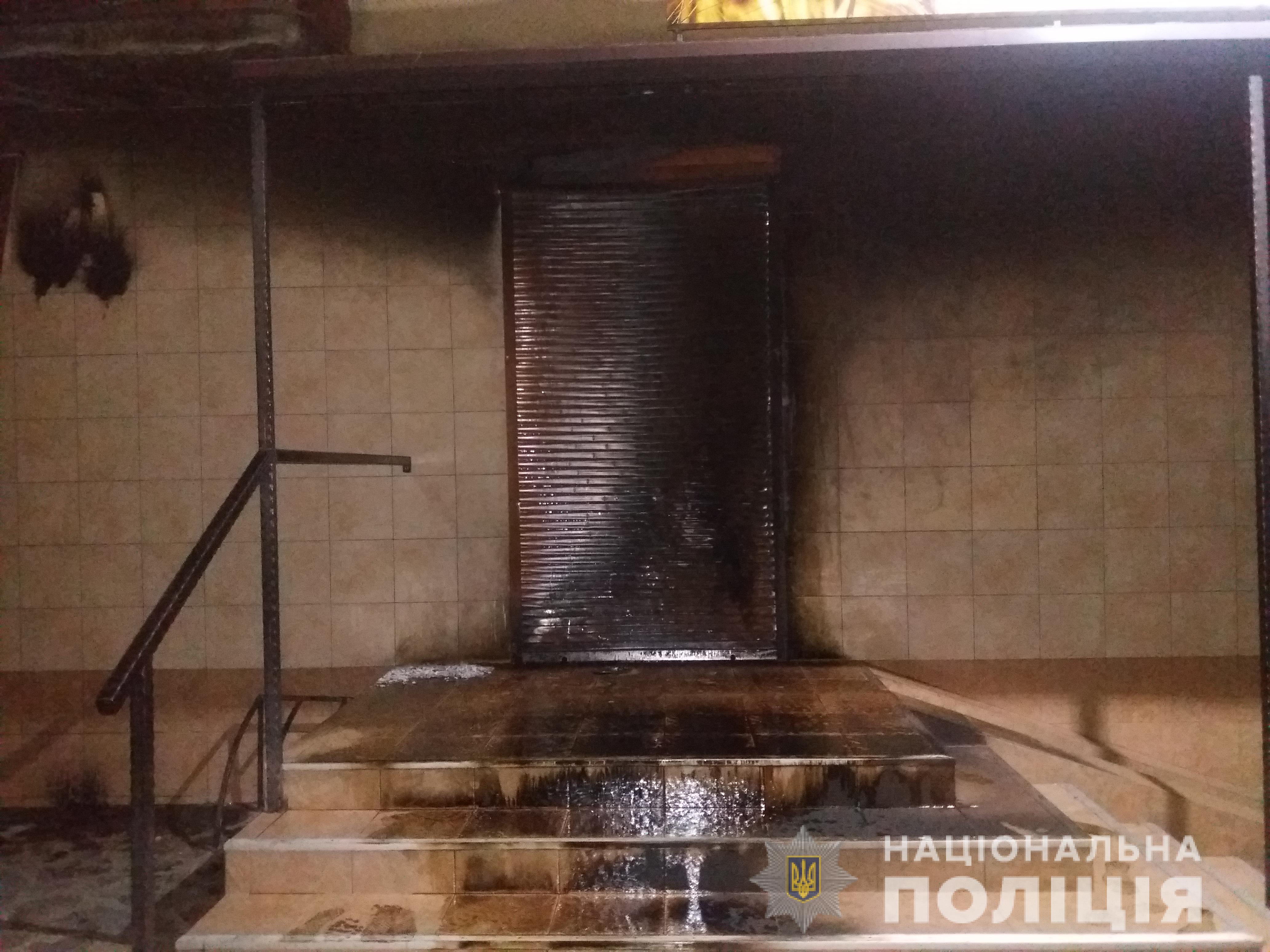 У Мукачеві знову підпалили магазин (ФОТО)