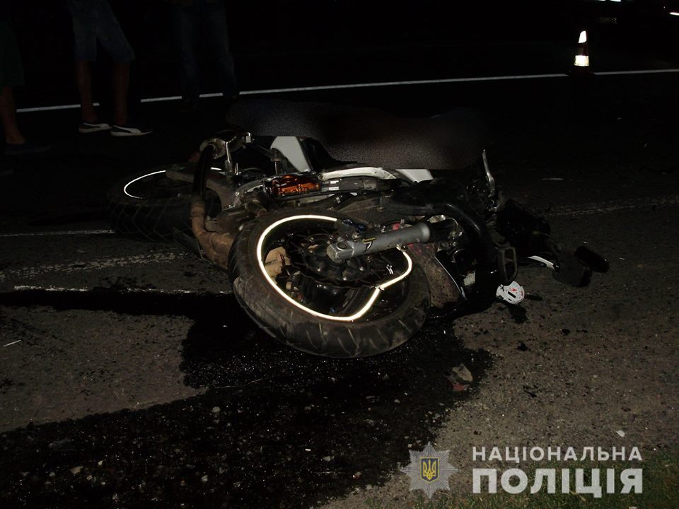 На Закарпатті поліція продовжує розслідування аварії у якій загинув мотоцикліст (ФОТО)