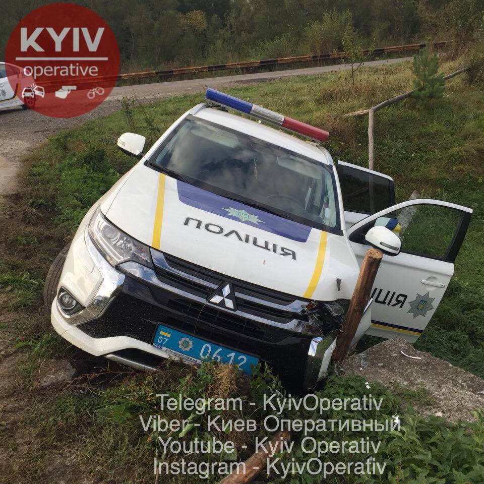 Поліцейські Закарпаття «розбили» черговий автомобіль на Воловеччині (ФОТО)