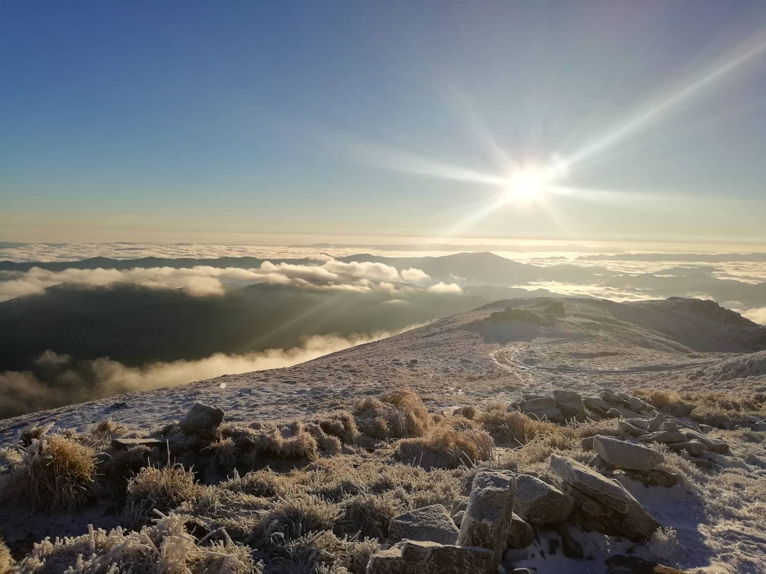 Сніг, сонце та мороз: на горі Піп Іван зранку -5° (ФОТО)