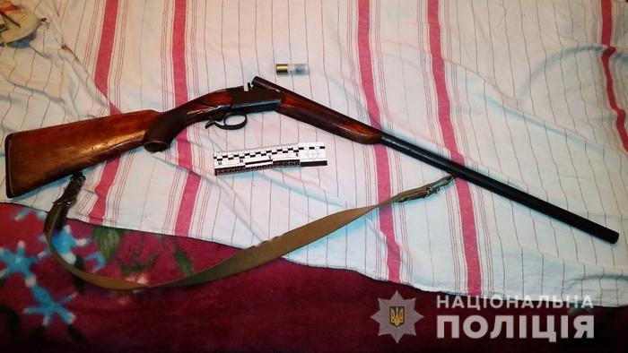 На Закарпатті мешканець села Сокирниця, який стріляв з рушниці в людей, був затриманний правоохоронцями (ФОТО)